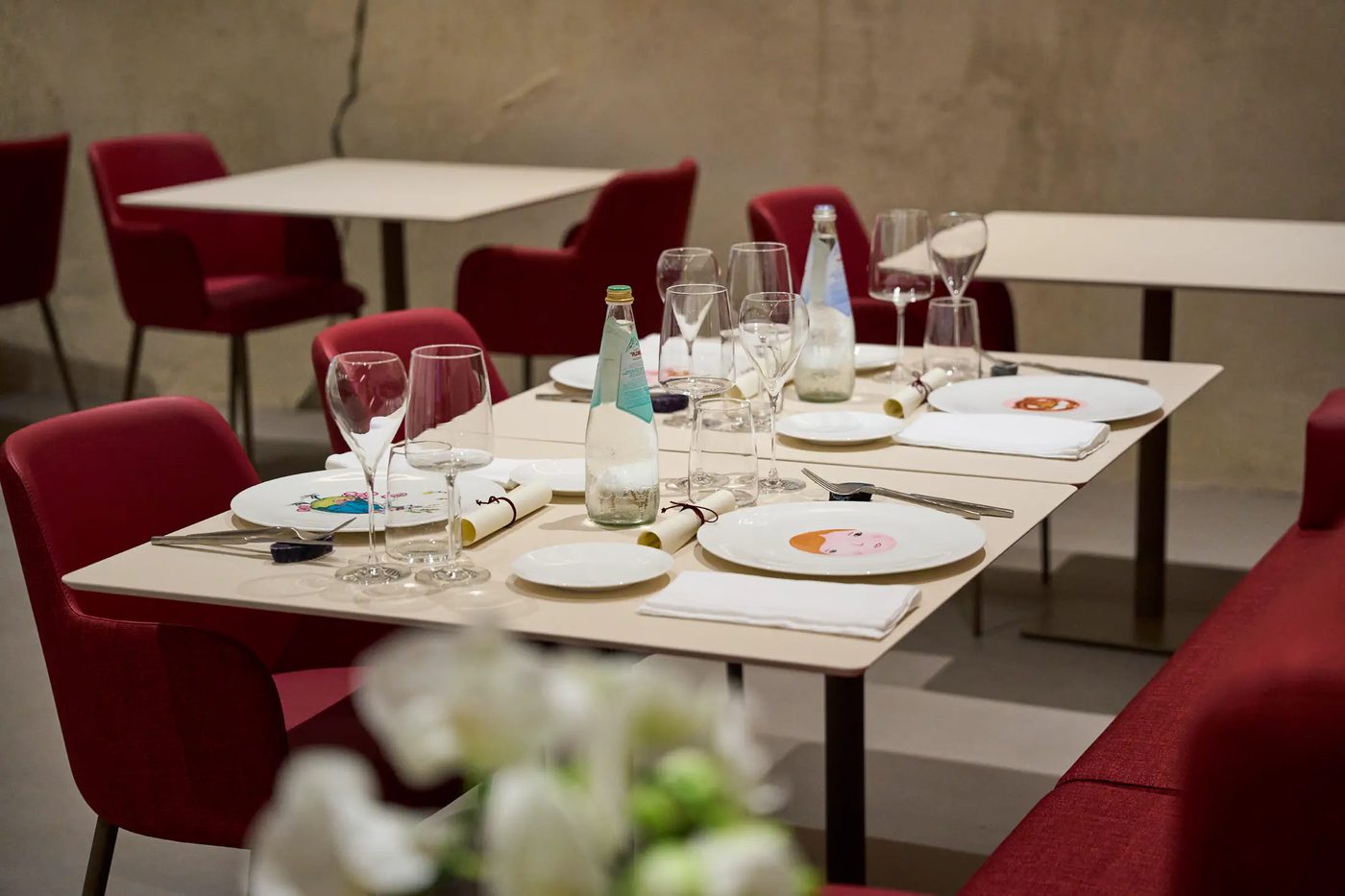 Der für das Veranstaltungsdinner vorbereitete Gastraum im FATA Ristorante in Triuggio.