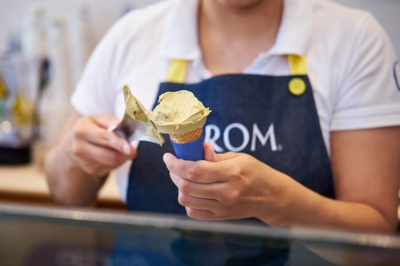 Die Zubereitung von GROM-Eis beim Event auf der Piazza Gae Aulenti in Mailand.