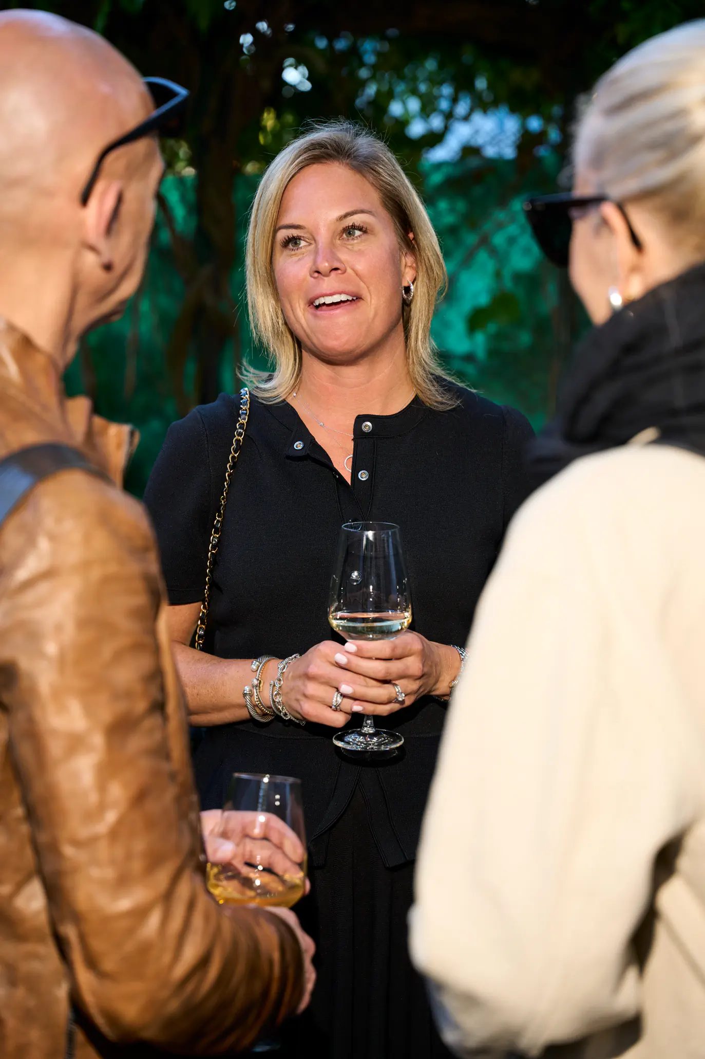 Gespräche und Begegnungen beim Event in der Villa Pestarini.