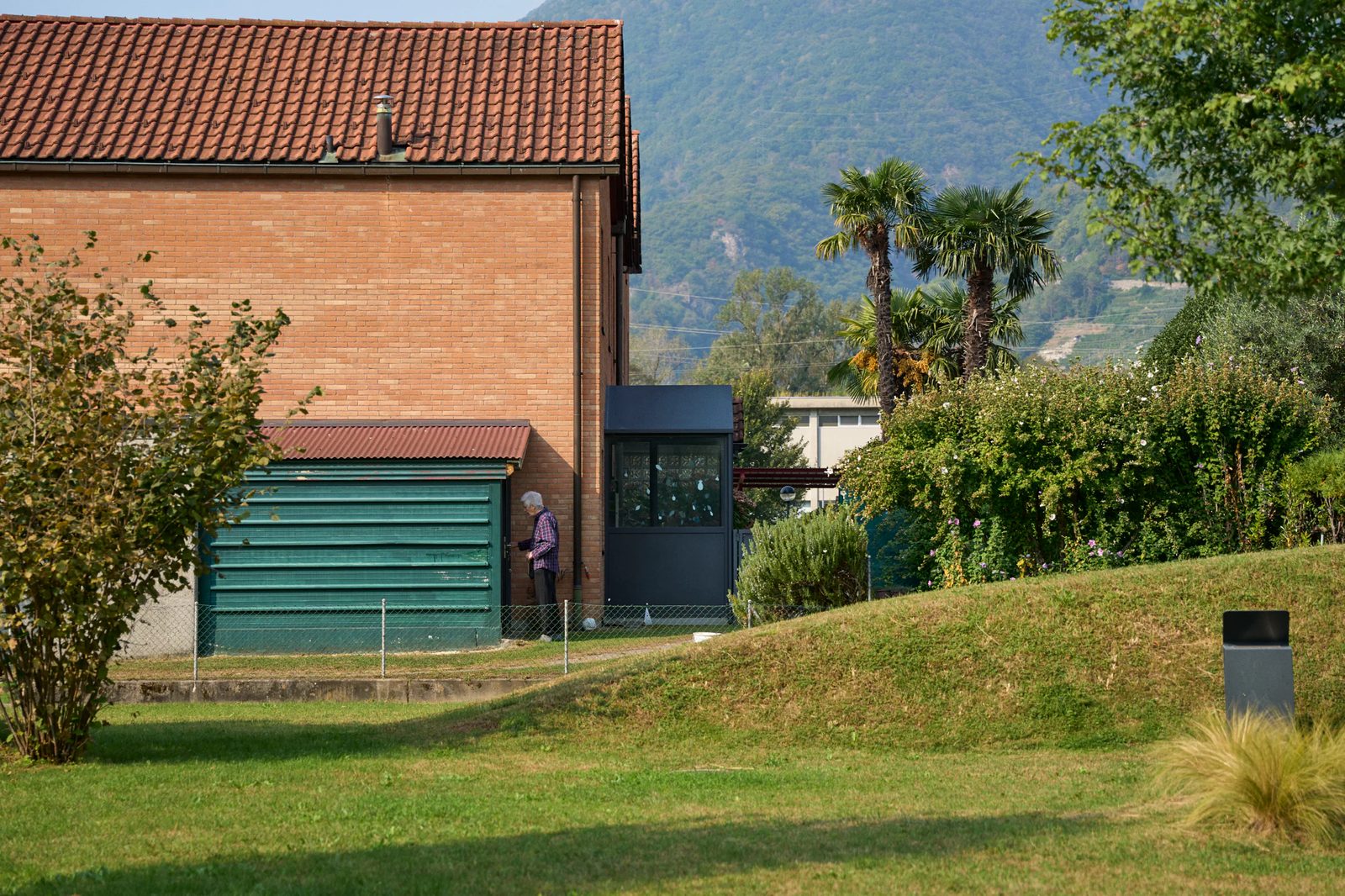 Edificio e paesaggio lungo la passeggiata