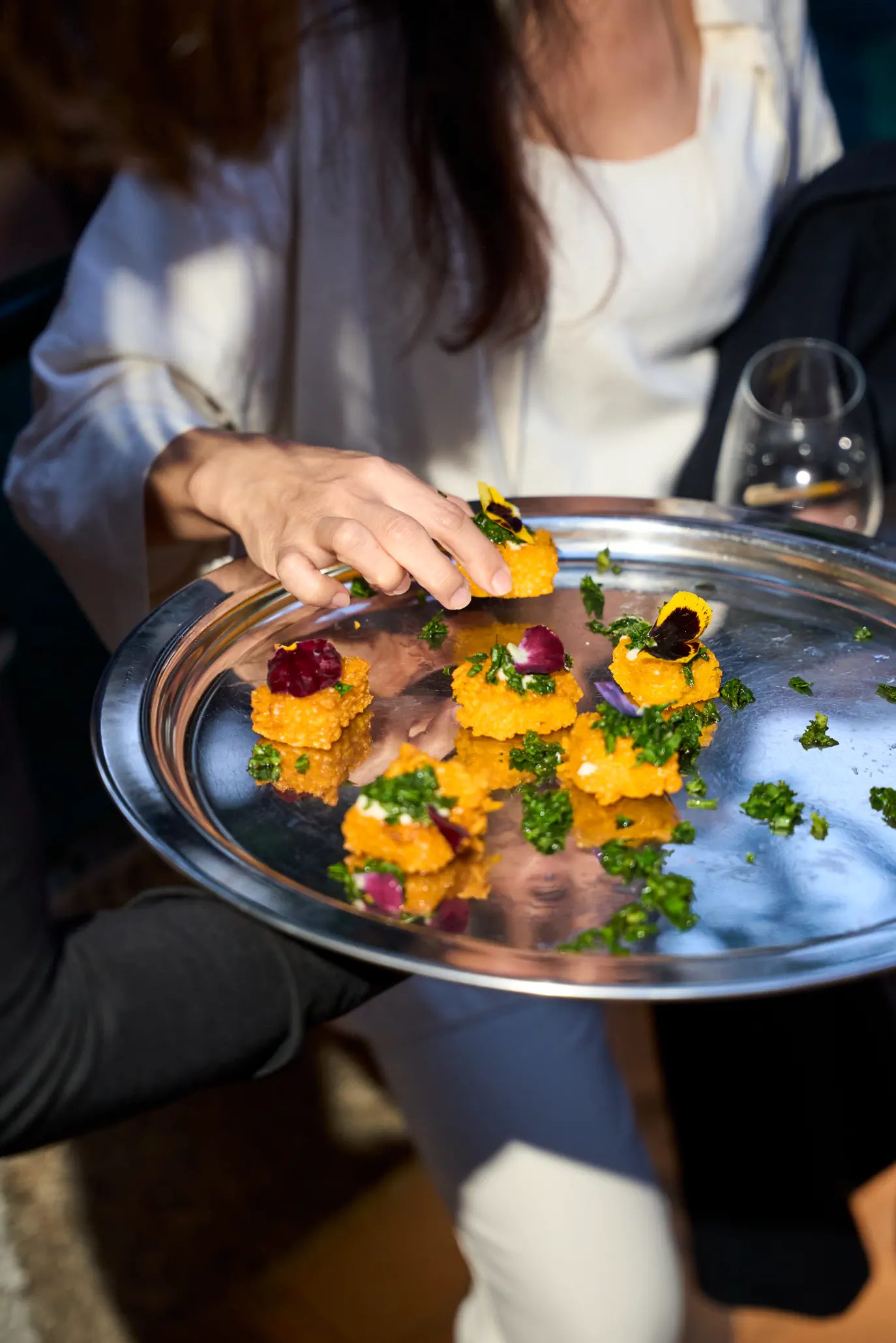 Dettaglio del catering e del servizio durante la serata
