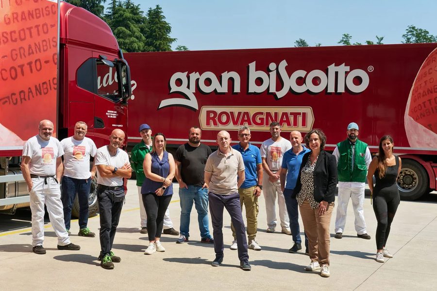 L'azienda, mentre lavora.